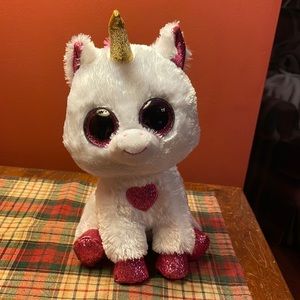 medium sized valentines/ heart unicorn beany boo